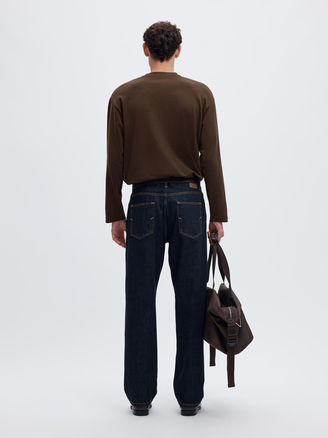 model_shot-back